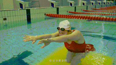 游泳冠军下海_世界游泳冠军下水视频_水下游泳视频大全